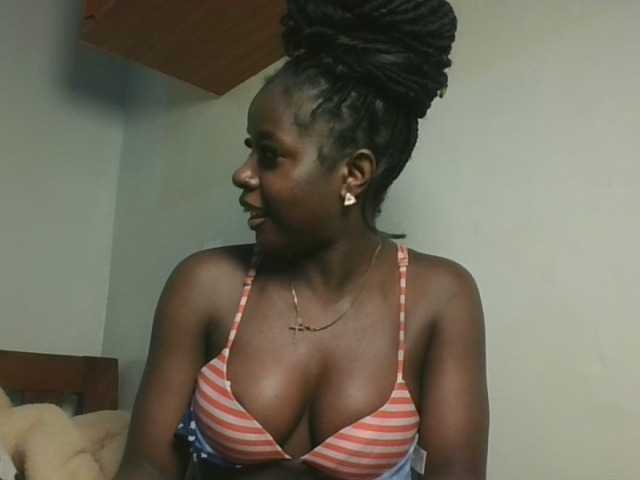Sexykitten1 live cam on BongaCams