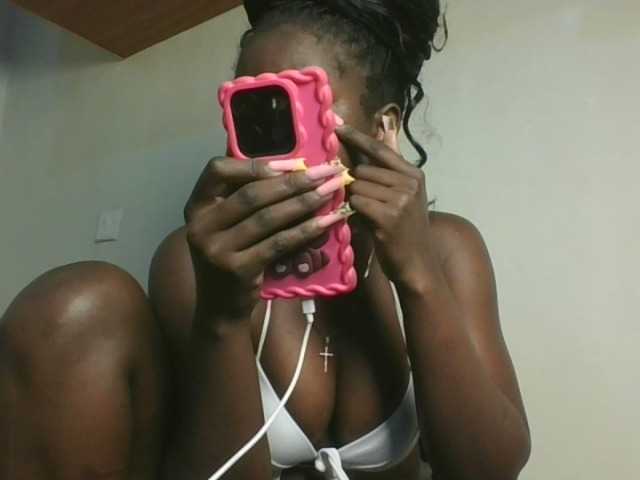 Sexykitten1 live cam on BongaCams