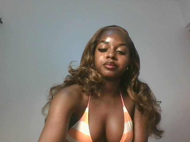 Sexykitten1 live cam on BongaCams