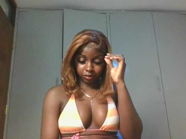 Sexykitten1 live cam on BongaCams
