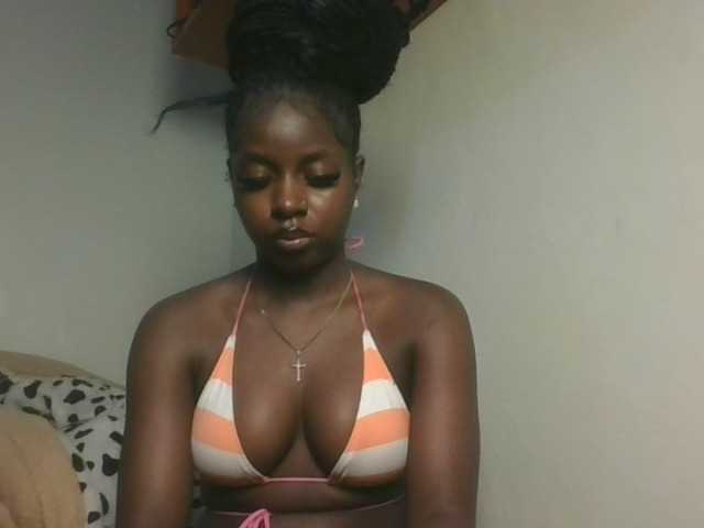 Sexykitten1 live cam on BongaCams