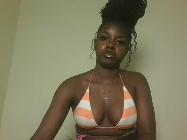 Sexykitten1 live cam on BongaCams
