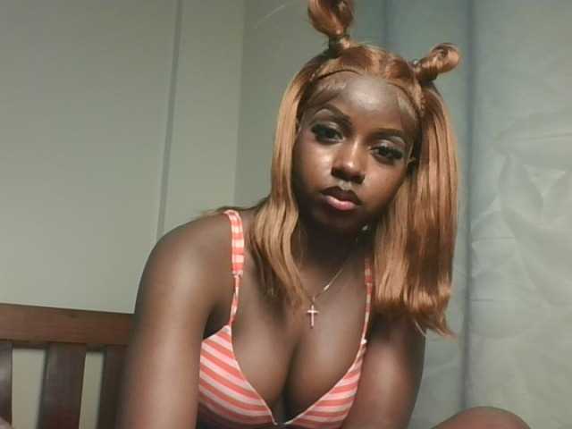 Sexykitten1 live cam on BongaCams