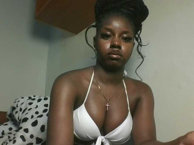 Sexykitten1 live cam on BongaCams