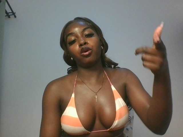 Sexykitten1 live cam on BongaCams