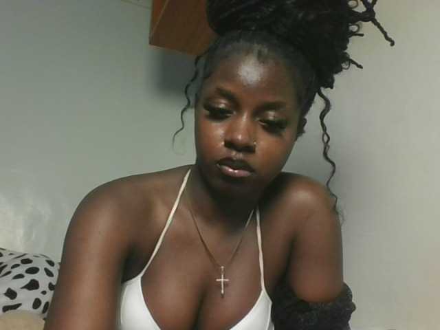 Sexykitten1 live cam on BongaCams