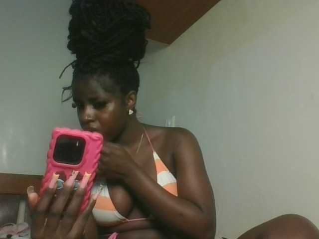 Sexykitten1 live cam on BongaCams