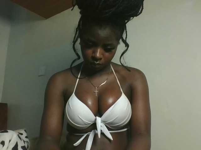 Sexykitten1 live cam on BongaCams