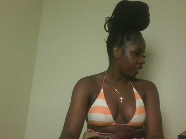 Sexykitten1 live cam on BongaCams