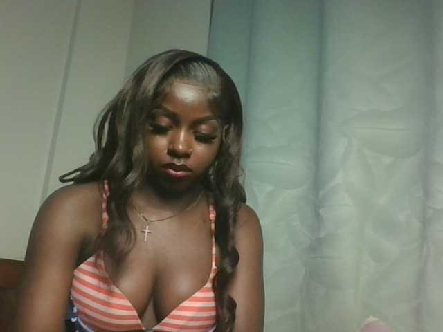 Sexykitten1 live cam on BongaCams