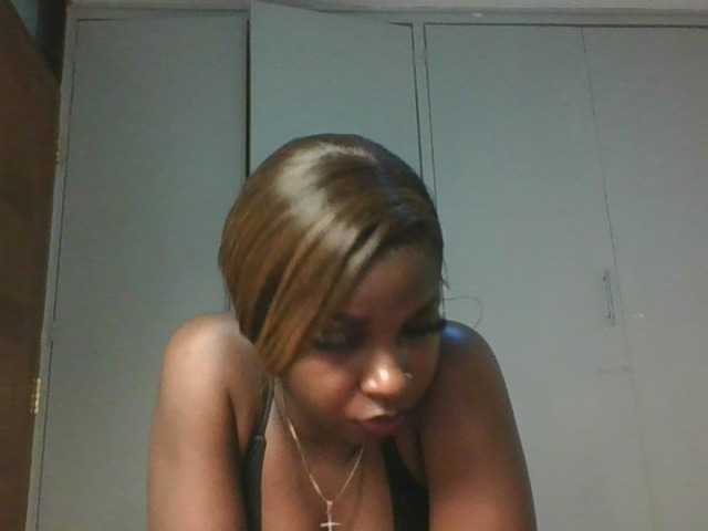 Sexykitten1 live cam on BongaCams