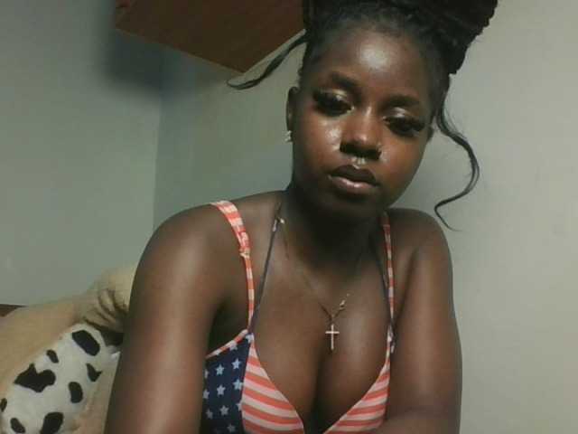 Sexykitten1 live cam on BongaCams