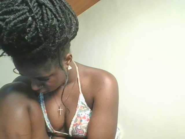 Sexykitten1 live cam on BongaCams