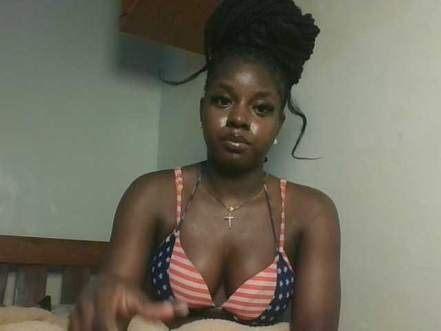 Sexykitten1 live cam on BongaCams