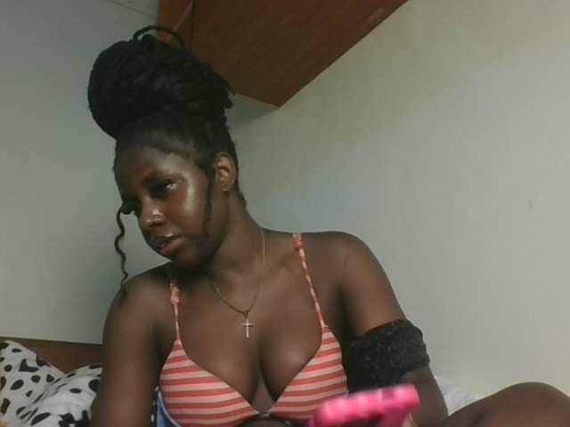 Sexykitten1 live cam on BongaCams