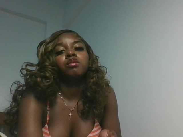 Sexykitten1 live cam on BongaCams