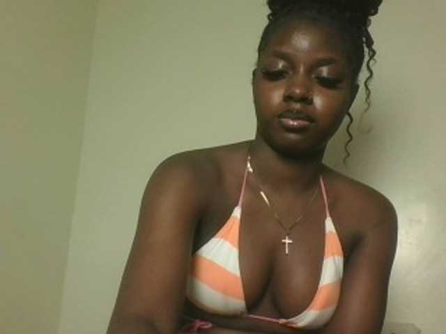 Sexykitten1 live cam on BongaCams