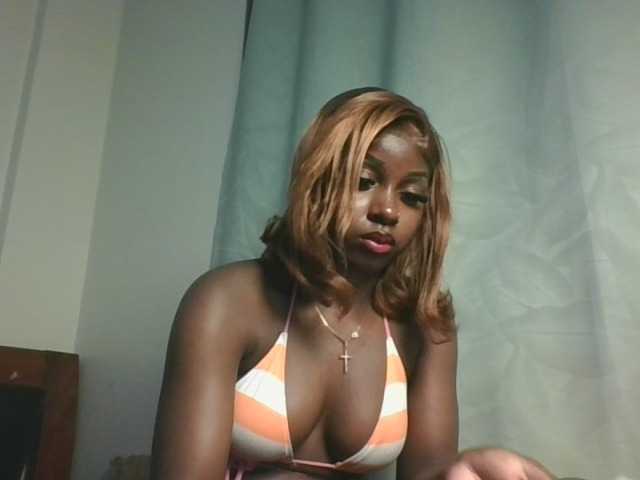 Sexykitten1 live cam on BongaCams