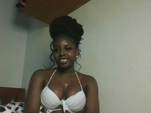 Sexykitten1 live cam on BongaCams