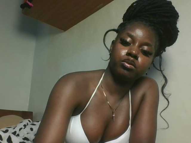 Sexykitten1 live cam on BongaCams