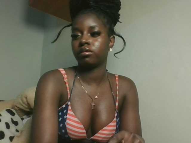 Sexykitten1 live cam on BongaCams
