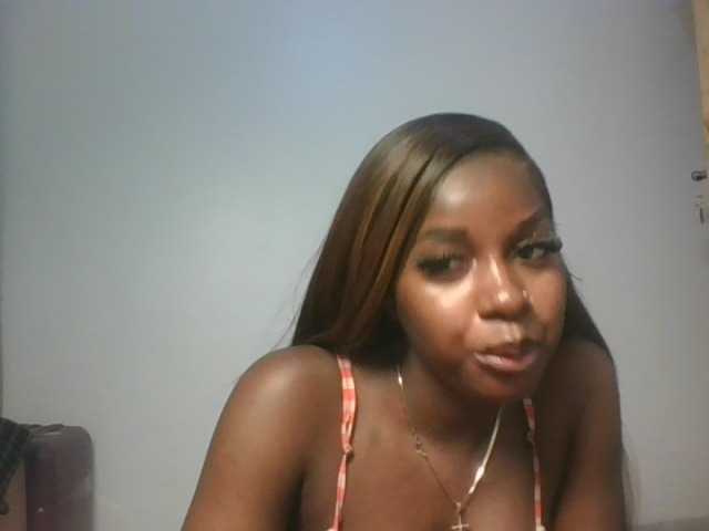 Sexykitten1 live cam on BongaCams