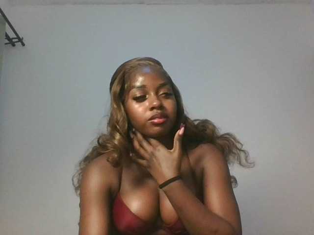 Sexykitten1 live cam on BongaCams