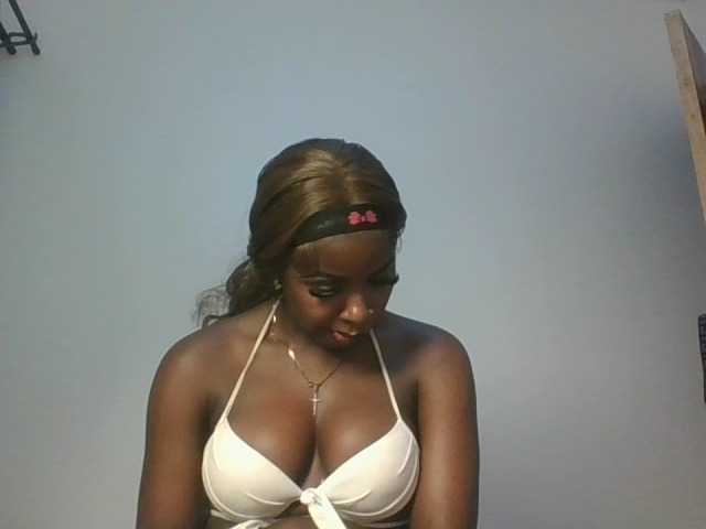 Sexykitten1 live cam on BongaCams