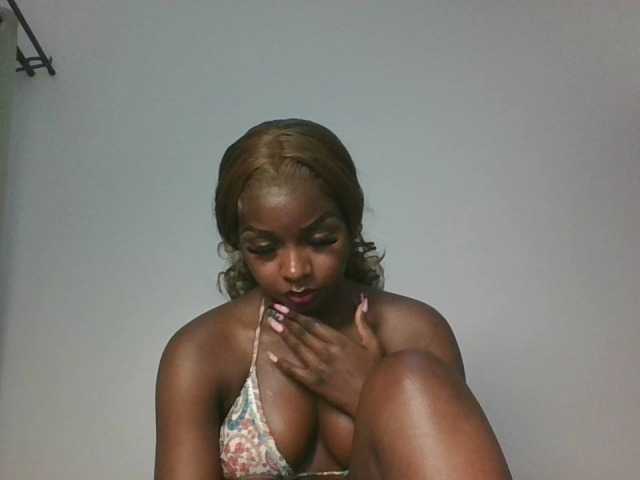 Sexykitten1 live cam on BongaCams