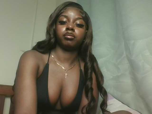 Sexykitten1 live cam on BongaCams