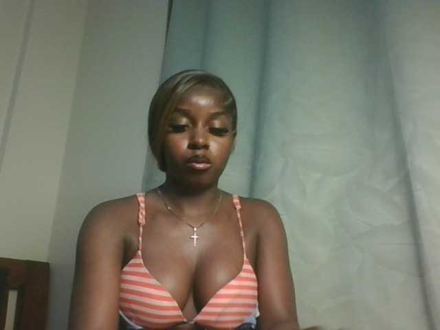 Sexykitten1 live cam on BongaCams