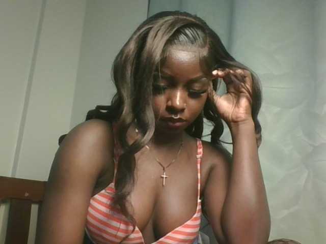 Sexykitten1 live cam on BongaCams
