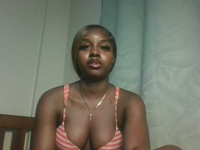 Sexykitten1 live cam on BongaCams