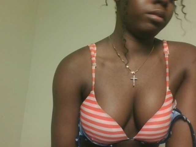 Sexykitten1 live cam on BongaCams