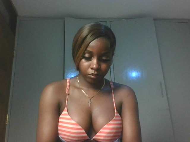 Sexykitten1 live cam on BongaCams