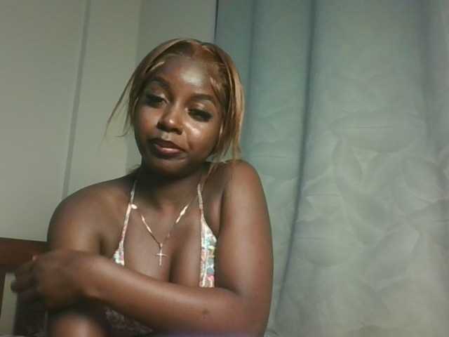 Sexykitten1 live cam on BongaCams