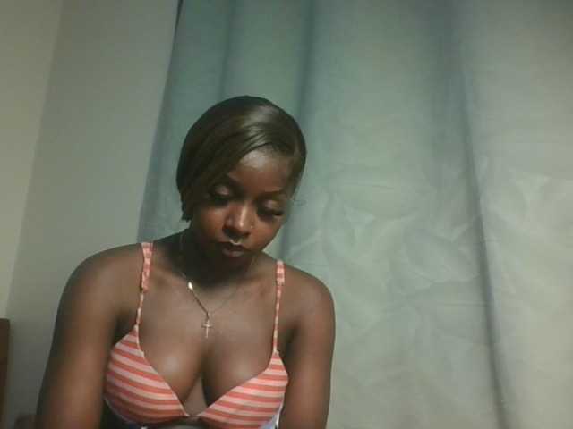 Sexykitten1 live cam on BongaCams