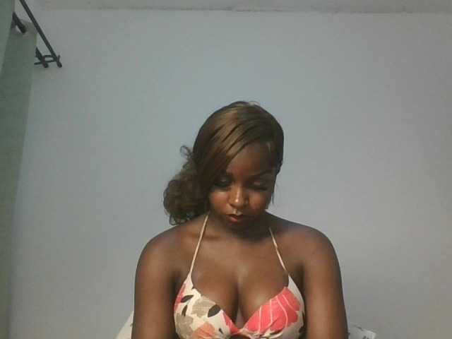 Sexykitten1 live cam on BongaCams