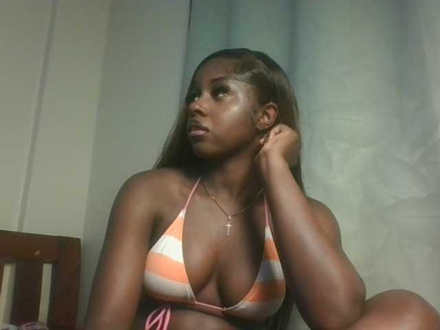 Sexykitten1 live cam on BongaCams