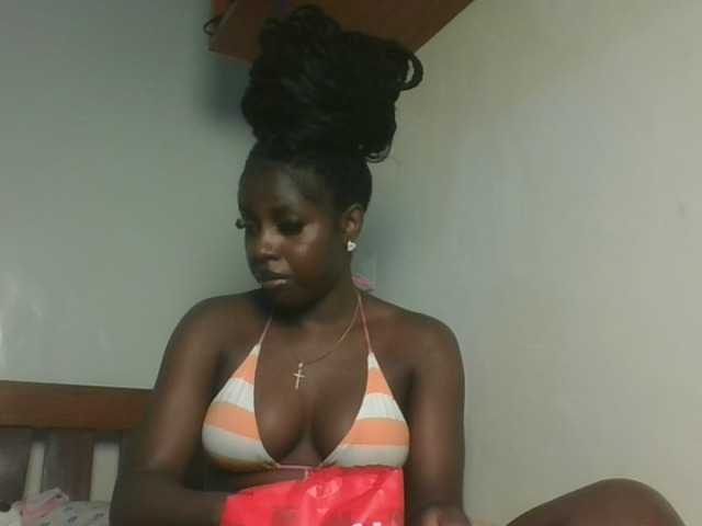 Sexykitten1 live cam on BongaCams