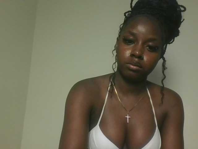 Sexykitten1 live cam on BongaCams