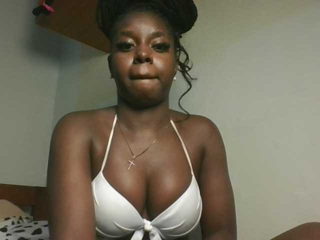 Sexykitten1 live cam on BongaCams