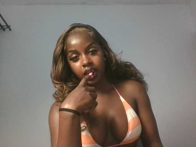 Sexykitten1 live cam on BongaCams