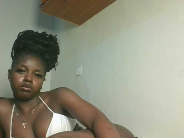 Sexykitten1 live cam on BongaCams