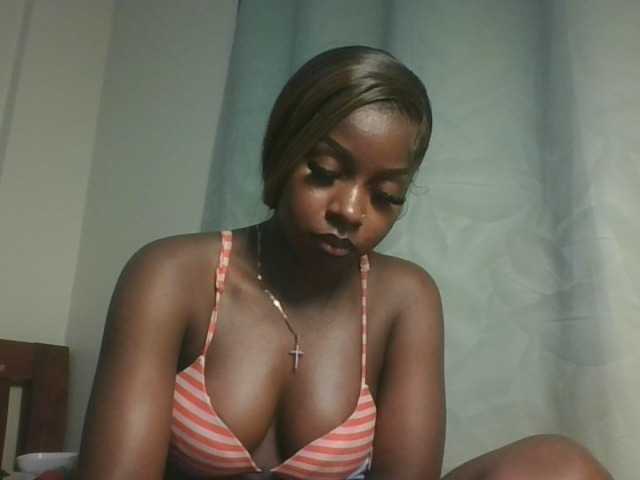 Sexykitten1 live cam on BongaCams