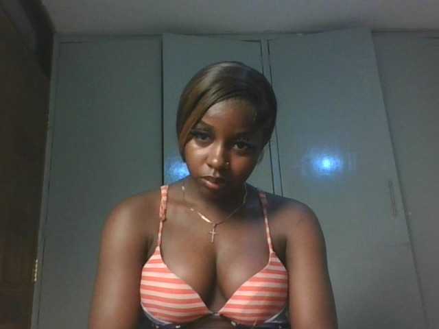 Sexykitten1 live cam on BongaCams