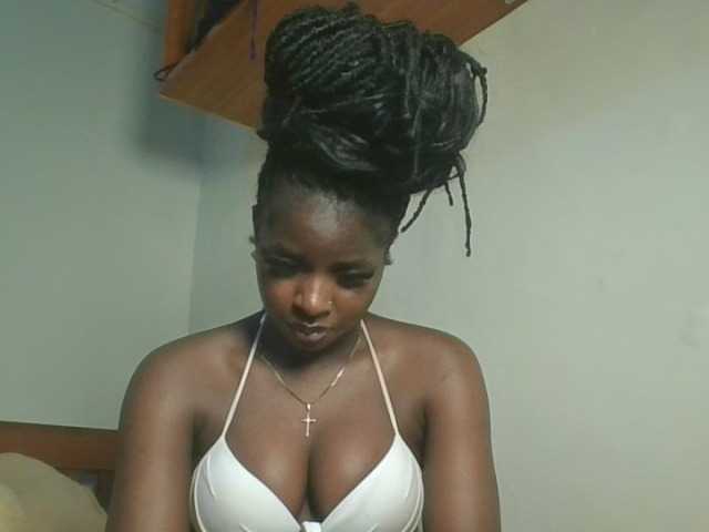 Sexykitten1 live cam on BongaCams