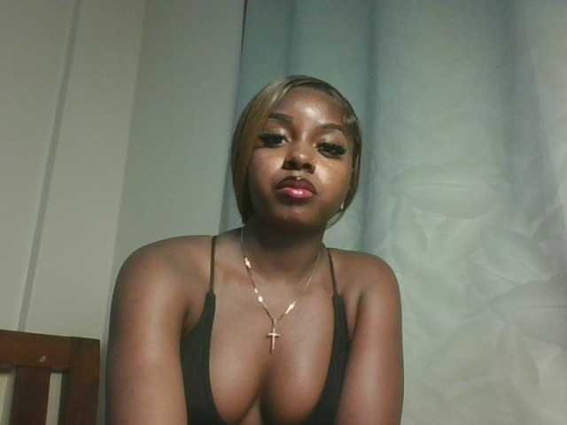 Sexykitten1 live cam on BongaCams