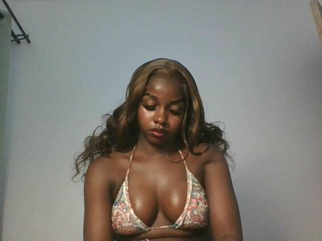 Sexykitten1 live cam on BongaCams