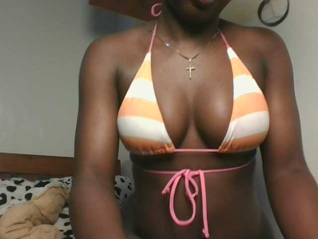 Sexykitten1 live cam on BongaCams